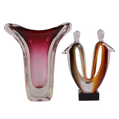 Lot 52 - CATALOGUE AMENDMENT Murano glass vase and IN THE MANNER OF Murano model of two figures