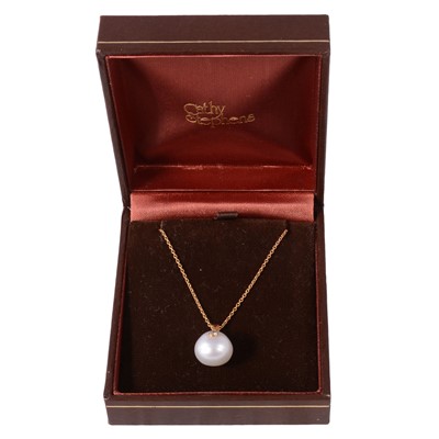 Lot 185 - A cultured pearl and diamond pendant in 18 carat gold with chain.