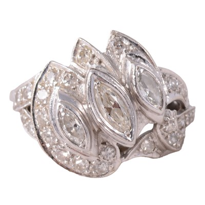 Lot 89 - A contemporary diamond ring.