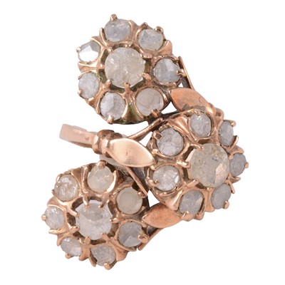 Lot 91 - A diamond triple cluster ring.