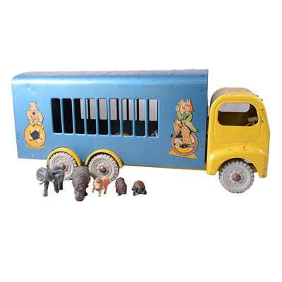 Lot 133 - Triang 6-wheel presses steel circus van, with animals