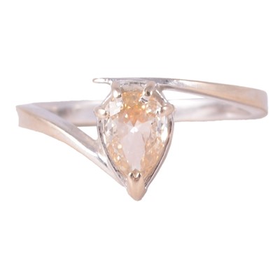 Lot 52 - A diamond solitaire ring,.