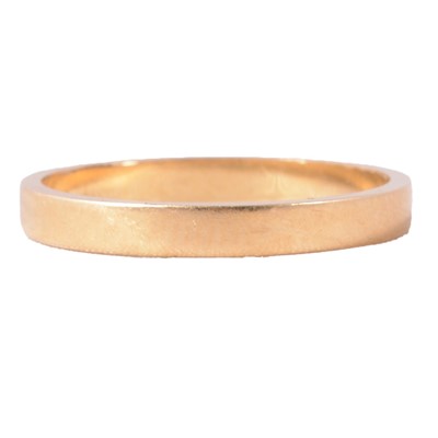 Lot 111 - An 18 carat yellow gold wedding band.