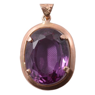Lot 193 - A synthetic corundum pendant.