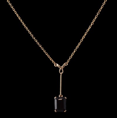 Lot 191 - A garnet pendant on a chain.