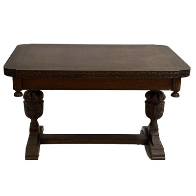 Lot 268 - Early 20th century oak dining room suite