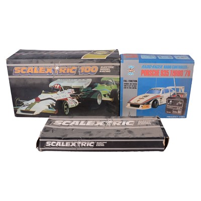 Lot 142 - Scalextric, a small quntity of vintage sets and track