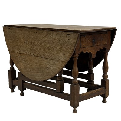 Lot 334 - Oak gateleg dining table