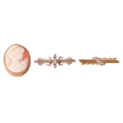Lot 154 - Two bar brooches, and a carved shell cameo brooch.
