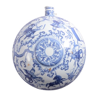 Lot 13 - Chinese blue and white porcelain flagon, in the form of a moon flask