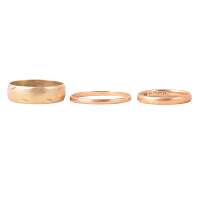 Lot 118 - Three gold wedding rings.