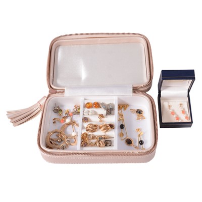 Lot 264 - A jewel box with multiple pairs of gold and other earrings for pierced ears.