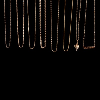 Lot 232 - A 9 carat gold pendant, yellow metal Sagittarius necklace, and gold / yellow metal chain necklaces.