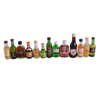 Lot 120 - Small quantity of assorted miniature spirits