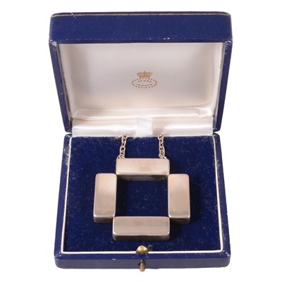 Lot 348 - Astrid Fog for Georg Jensen - a silver geometric bar pendant number 379.