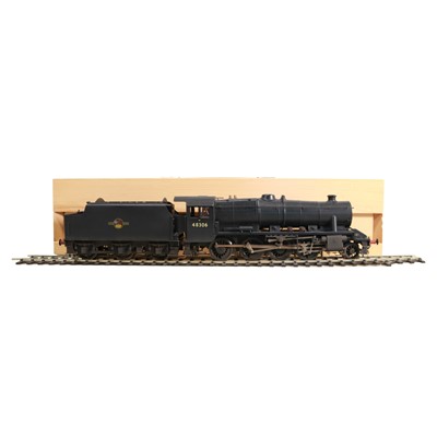 Lot 14 - Kit-built O-gauge model railway locomotive and tender, 8F class 2-8-0