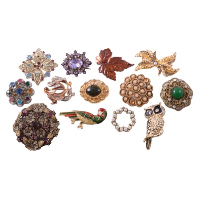 Lot 411 - A collection of costume jewellery brooches, some paste set.