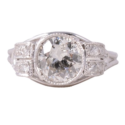 Lot 48 - An Art Deco diamond solitaire ring with diamond shoulders.