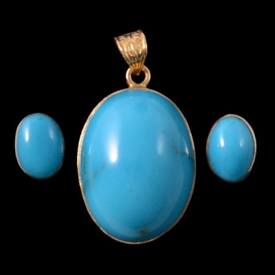 Lot 214 - An oval cabochon cut turquoise pendant and matching earrings.