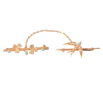 Lot 144 - A 9 carat gold double swallow and shamrock brooch.