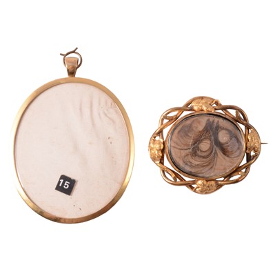 Lot 241 - A 9 carat yellow gold portrait miniature frame, and a gold-plated In Memoriam brooch.