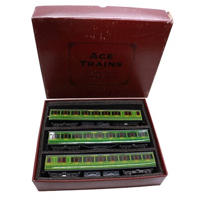 Lot 35 - ACE Trains O-gauge model railway three-car set, Southern Rail EMU