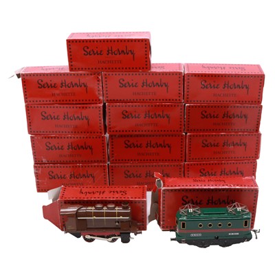Lot 59 - Hachette “Serie Hornby”, O gauge, a mixed group of tinplate rolling stock and accessories
