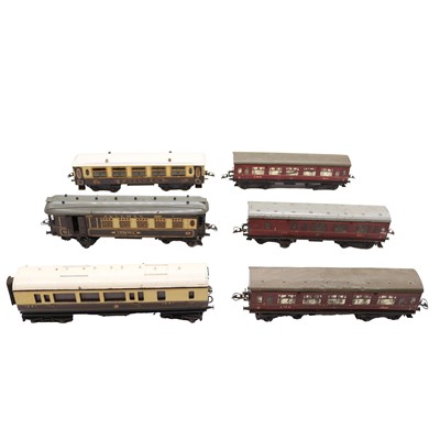 Lot 64 - Hornby, six O-gauge passenger coaches, assorted loose