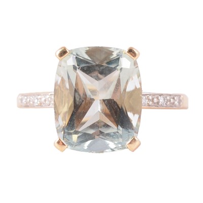 Lot 40 - A green amethyst and diamond dress ring.
