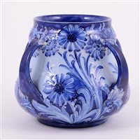 Lot 33 - William Moorcroft for Macintyre, a 'Daisy'...