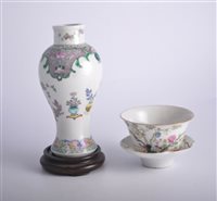 Lot 65 - Chinese porcelain finger bowl on stand,...