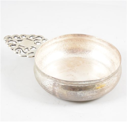 Lot 29 - French style single handle silver porringer, makers mark IA, possibly Jersey, late 17th century.