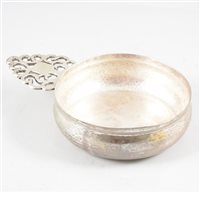 Lot 29 - French style single handle silver porringer, makers mark IA, possibly Jersey, late 17th century.