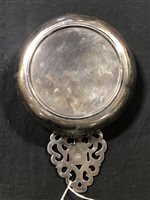Lot 29 - French style single handle silver porringer, makers mark IA, possibly Jersey, late 17th century.