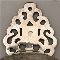 Lot 29 - French style single handle silver porringer, makers mark IA, possibly Jersey, late 17th century.