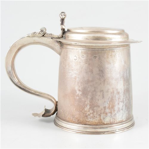 Lot 84 - James II silver tankard, maker's mark three pelicans in a shield (?), London 1685, with replaced lid