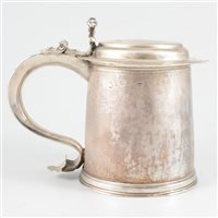 Lot 84 - James II silver tankard, maker's mark three pelicans in a shield (?), London 1685, with replaced lid