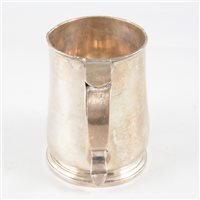Lot 101 - George II silver baluster mug, possibly Thomas Coffin, Exeter, 1765.