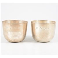Lot 98 - Pair of silver tumblers, Hennell, Frazer & Haws, London, 1970.