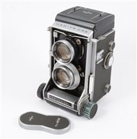 Lot 124 - A Mamiya C33 "Professional" camera.