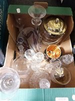 Lot 19 - An Edwardian cut glass biscuit barrel, silver plated mounts, 18cm