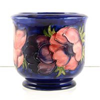 Lot 531 - A Moorcroft Pottery planter, ‘Anemone’ designed by Walter Moorcroft, 13cm