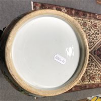 Lot 32 - Three Chinese famille rose items