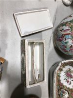 Lot 32 - Three Chinese famille rose items