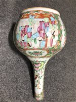 Lot 32 - Three Chinese famille rose items