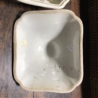 Lot 32 - Three Chinese famille rose items