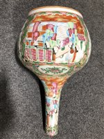 Lot 32 - Three Chinese famille rose items