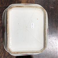 Lot 32 - Three Chinese famille rose items
