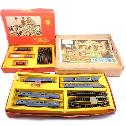 Lot 8 - Tri-ang OO gauge railways collection, including RS.14 set etc