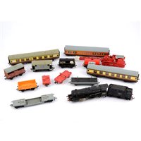Lot 4 - Hornby Dublo OO gauge railways, including 2 rail class 8F team locomotive no.48109 with tender